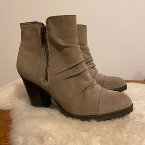 NWOT White Mountain Taupe Suede Booties